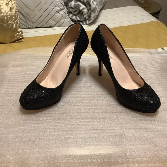 Chic Black Glitter Heels - Picture 3 of 7